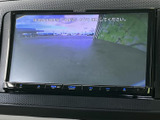 広角レンズで後方の状況をしっかり確認できます。安全確認をサポートし、運転の不安を軽減します。