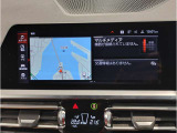 【ⅰドライブナビゲーション】文字情報も鮮明に表示する高解像度カラーディスプレイを採用。視認性に優れた地図デザインと特徴的な建造物を目印にした描写表示で現在位置を把握できます。地図データの更新も可能です