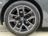 BMW純正アルミホイールです。納車時にはアルミホイールコーティングも承っております!是非ご検討下さいませ。