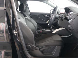 クオリティの高いシートを採用するのは、Audiのクルマづくりの哲学のひとつです。特に座り心地が重要です。体の大きなドイツ人が座っても頑丈な耐久性があります。。しかも肌触りも良く高級家具のようです。