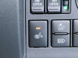 運転席にはシートヒーター付で寒い冬でも腰がポカポカします♪