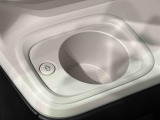 助手席側にも(前席/掘り込み式)ホットカップホルダー☆保温付で温活が車内でも実現♪600mlのペットボトルまで対応しておりスイッチ1つで温かい飲み物は保温を、冷たい飲み物は常温にしてくれます