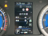 スピードメーター上に運転をサポートする様々な情報を表示してくれます。走行距離は約53200キロです。