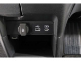 スマートフォンなどの音楽再生が可能なUSB接続ジャック装備車両です♪♪♪