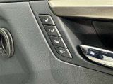 シートメモリー機能装備付きです。シートの位置をそれぞれ記憶しておく事ができるので、ご家族や、複数の方で車を乗られるオーナー様には、便利な機能です。