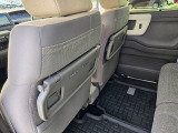 運転席・助手席の後ろには、コンビニフック付きシートバックテーブルがあり、快適にドライブできます♪