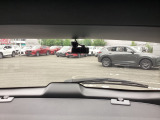 リア側ドライブレコーダー。運転中の映像・音声などを記録して、交通事故やトラブルが起きた時の正確な状況把握に役立つドライブレコーダーが装着されています。