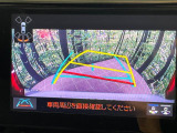 【バックカメラ】駐車時に後方がリアルタイム映像で確認できます。大型商業施設や立体駐車場での駐車時や、夜間のバック時に大活躍!運転スキルに関わらず、今や必須となった装備のひとつです!