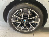 アウトバーンでの走行を見据えたBMWのブレーキシステムはもしもの時にもいち早くマシンを停止してくれます。