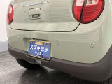 【後退時ブレーキサポート】リヤバンパーに4つの超音波センサーを内蔵し、車両後方にある障害物を検知。透明なガラスなども検知でき、コンビニの駐車場などでの衝突回避をサポートします。