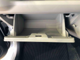 よく使うものが手を伸ばせばすぐ届く、機能面で充実した収納。