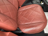 運転席シートも多少使用感がございます。