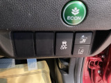 【eコンスイッチ】低燃費運転をサポートするECONモード。スイッチをONすると、エンジンやトランスミッション、A/Cなどを協調制御し、燃費の向上に貢献。エコドライブの効果を高めます。