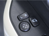 電動格納&ミラー角度調整機能付きです。