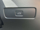 運転席にいながらラゲッジを開けることができます。
