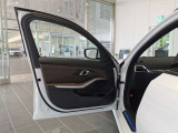 BMWプレミアムセレクション前橋では、高年式低走行モデルからMモデル、年式が経ちなかなかディーラーでは見かけないモデルまで幅広いラインナップで認定中古車を取り扱っております。品質に自信があります。