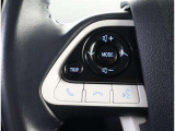 運転中、オーディオの操作をしてて、ハッとしたことはありませんか?ステアリングスイッチは、運転中でもハンドルでオーディオの操作が可能です。