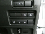アイドリングストップ機構で低燃費を実現!特別な操作をしなくても、普段通りの運転で大丈夫です。スライドドアの操作も運転席からできます。プロパイロット時のハンドル支援のON・OFFも手元でできます。