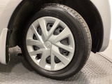 純正スチールホイールには専用ホイールトリム(カバー)を装着しております。足元を引き立てます。