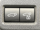 【パワーバックドア】スマートキーや運転席のボタンを押すだけでリアゲートが自動で開閉します!荷物を持っている時や、高い位置にあるバックドアを閉める際に便利な機能です♪
