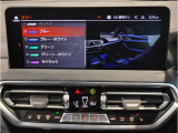 【ⅰドライブナビゲーション】文字情報も鮮明に表示する高解像度カラーディスプレイを採用。視認性に優れた地図デザインと特徴的な建造物を目印にした描写表示で現在位置を把握できます。地図データの更新も可能です