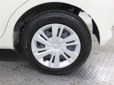 タイヤサイズは165/65R14になります。溝数は約4ミリです。