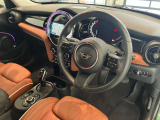 BMWの操作パネルは使いやすさを追求し日常生活で必要なボタン&スイッチを使えるようにした構造となっております。購入時から沢山触って体感してください。