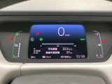 視認性の高いメーターで、車の状態をひと目で確認できます。安全運転をサポートする頼もしいパートナーです。