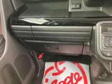 当店では、納車前の準備として、当店併設のサービスにて、メンテナンスを行なってから全国へ納車を行なっています