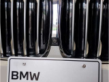 エンジェルアイ、イカリングと呼ばれるBMWのライトの正式名称は「コロナリング」です。一目でBMWとわかる伝統のデザインです。