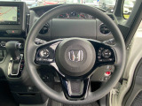 扱いやすいハンドルで運転しやすいです!!