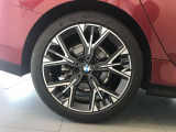 BMW純正アルミホイールです。納車時にはアルミホイールコーティングも承っております!是非ご検討下さいませ。