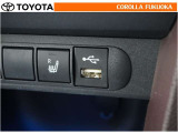 ポータブルオーディオなどの機器を接続して、車両のスピーカーで聞くことができます。