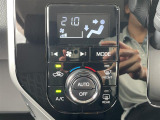 【エアコン】『エアコン装備』の画像になります。暑い夏でも寒い冬でも、車内に快適な空気を届けるので、いつでも快適な車内空間を創り上げます!