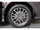 純正のアルミホイールが足元を飾ります!タイヤサイズは205/60R16を装備しております!!