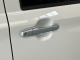 品質へのこだわり!フロアマットやシートなど車内をキレイに清掃し、ニオイや汚れなどを徹底的にクリーニングしてもらっております。室内はピカピカです☆