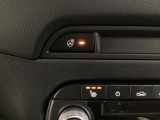 運転席、助手席には3段階で温度調節が可能なシートヒーターを装備しております。ステアリングヒーターはハンドルをじんわりと温めます♪寒い朝でも快適に運転できますよ♪