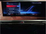 シフトレバー周辺に搭載されたiDrive(ナビのコントローラー)はドライバーの運転姿勢を崩さず、直感的に操作が可能で御座います