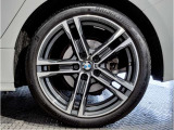 BMW純正アルミホイールです。納車時にはアルミホイールコーティングも承っております!是非ご検討下さいませ。
