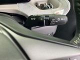 操作感も良好なウインカーレバー。視界確認のサポートに貢献します。安全運転を心がけましょう。