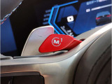 【パドルシフト付】Mマルチステアホイルに付随する「パドル・シフト」F1マシン感覚でシフトチェンジが可能となりよりドライビングの楽しさを演出します