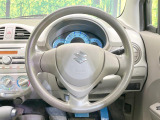 インテリアに合わせたデザインのステアリングは、運転される方のことも考え、運転しやすい形状、大きさです。是非一度、実際に触ってお確かめください。