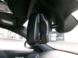 日本仕様のBMWではルームミラー内蔵型のETC車載器を採用しているので、後からつける必要がありません。