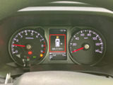 必要な情報をひと目で確認できるメーターデザイン。シンプルで分かりやすい表示で、運転に集中できます。