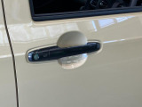 品質へのこだわり!フロアマットやシートなど車内をキレイに清掃し、ニオイや汚れなどを徹底的にクリーニングしてもらっております。室内はピカピカです☆