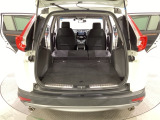 リアシートの背もたれを倒してさらに広々としたトランクスペースになります。段差も少なく荷物の出し入れもしやすくなっています。