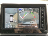 アラウンドビューモニターは4方のカメラで真上から車を見たようにモニターで確認ができる日産の自慢の装備です。是非実際の車で体感してみてください。