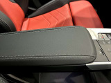 認定中古車 全方位カメラ 全方位PDC ACC idrive Apple Carplay Audroid Auto 赤革スポーツシート シートヒーター ステアリングヒーター haman/kadonスピーカー パドルシフト パークアシスト 禁煙車