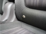 ◆ISOFIX◆シートベルトいらずでチャイルドシートと固定金具を連結するだけでがっちり固定できます。