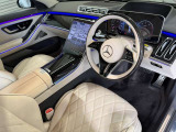 メルセデスのシートは、少し硬めに出来ておりますので、長時間の運転でも疲れにくく、安全にドライビングをお楽しみ頂けます